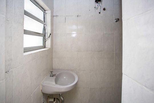 Banheiro da Suite Casa 2 de casa à venda com 6 quartos, 120m² em Campanário, Diadema