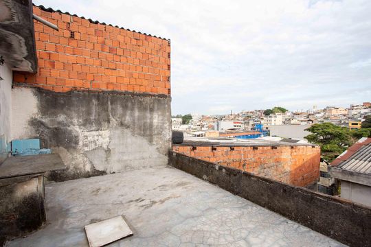 Sacada de casa à venda com 6 quartos, 120m² em Campanário, Diadema