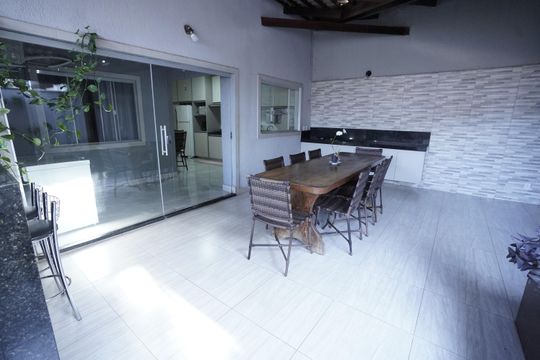 Casa à venda com 3 quartos, 280m² em Setor Faicalville, Goiânia