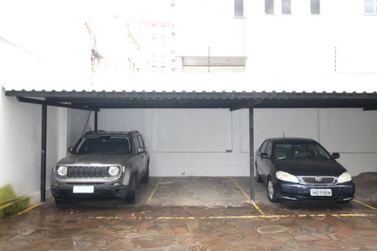 Garagem de apartamento para alugar com 2 quartos, 96m² em Petrópolis, Porto Alegre
