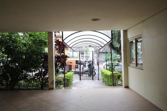 Hall social de apartamento para alugar com 2 quartos, 96m² em Petrópolis, Porto Alegre
