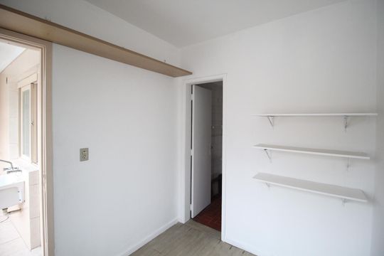 Quarto de Serviço de apartamento para alugar com 2 quartos, 96m² em Petrópolis, Porto Alegre