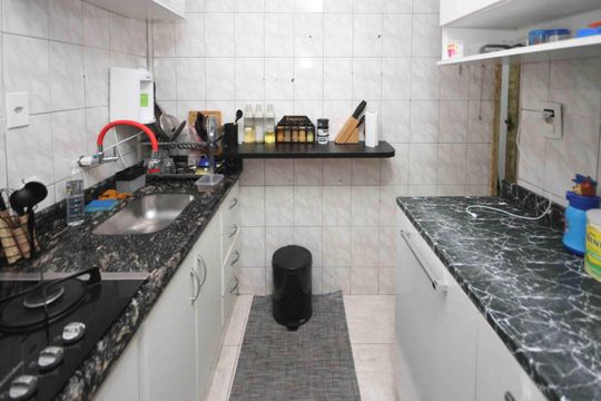 Cozinha de apartamento à venda com 2 quartos, 45m² em Fazenda da Juta, São Paulo