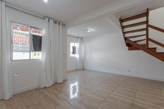 Sala de casa de condomínio à venda com 3 quartos, 115m² em Parque Santa Fé, Porto Alegre