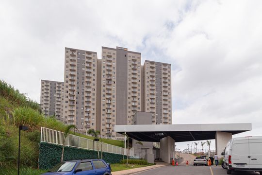 Fachada de apartamento para alugar com 2 quartos, 44m² em Vila Sul Americana, Carapicuíba