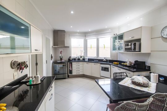 Cozinha de casa de condomínio à venda com 4 quartos, 570m² em Alphaville Residencial Dois, Barueri