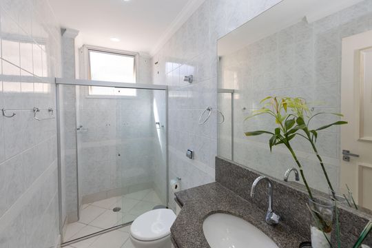Banheiro 1 de apartamento para alugar com 3 quartos, 142m² em Santa Lúcia, Belo Horizonte