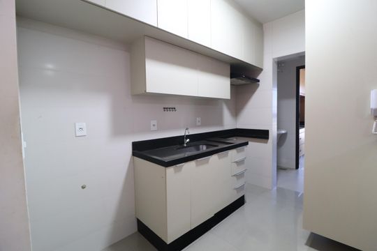 Cozinha de apartamento para alugar com 3 quartos, 100m² em Cazeca, Uberlândia