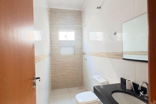 Banheiro de casa à venda com 2 quartos, 83m² em Moinho dos Ventos, Goiânia