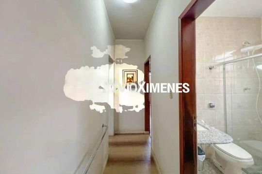 Casa à venda com 5 quartos, 350m² em Santa Efigênia, Belo Horizonte