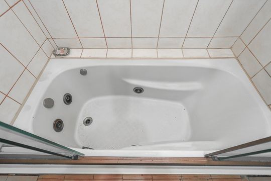 Banheiro de apartamento à venda com 2 quartos, 65m² em Passo D’areia, Porto Alegre