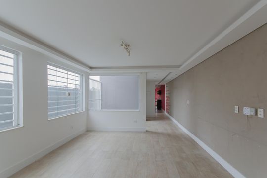 Casa à venda com 5 quartos, 420m² em Vila São José, São Paulo