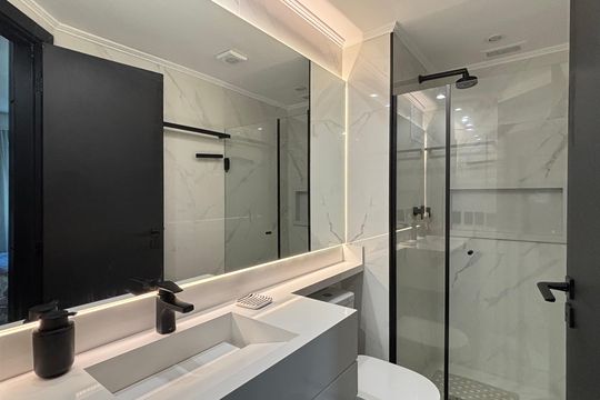 Banheiro de apartamento à venda com 1 quarto, 33m² em Vila Olímpia, São Paulo