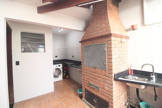 Casa à venda com 4 quartos, 130m² em Campo Grande, São Paulo