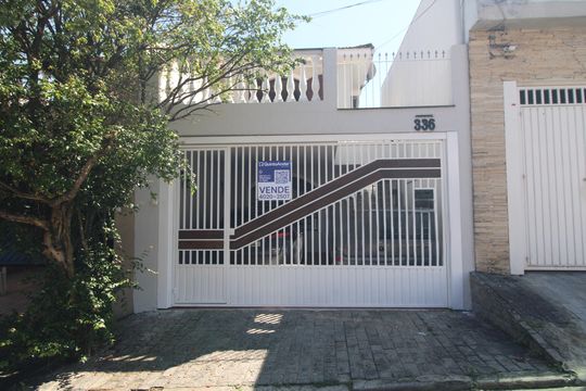 Fachada de casa à venda com 4 quartos, 130m² em Campo Grande, São Paulo