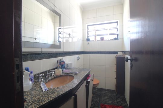 Casa à venda com 4 quartos, 130m² em Campo Grande, São Paulo