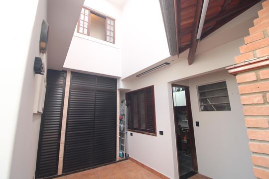 Área de serviço de casa à venda com 4 quartos, 130m² em Campo Grande, São Paulo