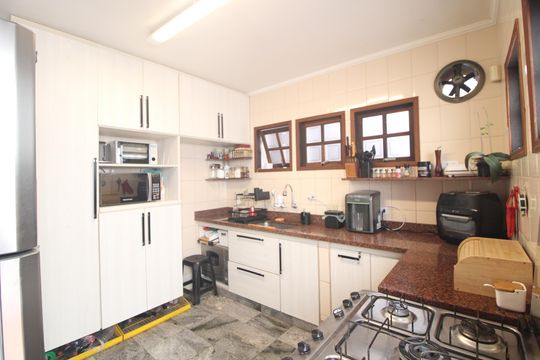 Casa à venda com 4 quartos, 130m² em Campo Grande, São Paulo