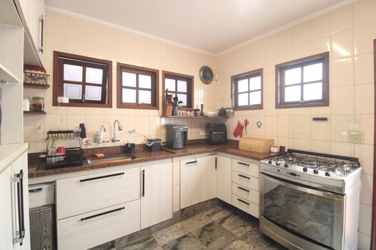 Casa à venda com 4 quartos, 130m² em Campo Grande, São Paulo