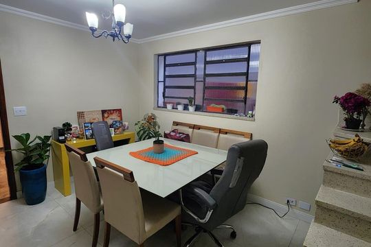 Casa à venda com 4 quartos, 130m² em Campo Grande, São Paulo