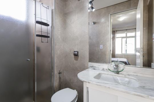Banheiro da Suíte de apartamento para alugar com 3 quartos, 102m² em Vila Nova Conceição, São Paulo