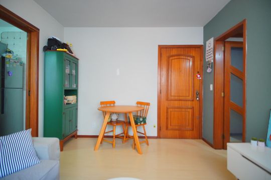 Sala de apartamento à venda com 1 quarto, 40m² em Petrópolis, Porto Alegre