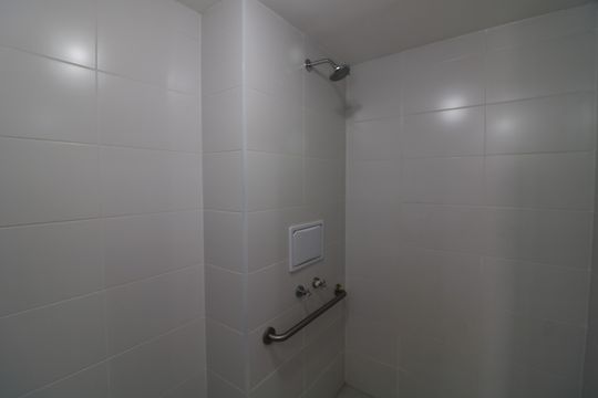 Banheiro de kitnet/studio para alugar com 1 quarto, 31m² em Jardim Independência (são Paulo), São Paulo