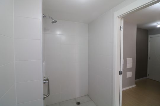 Banheiro de kitnet/studio à venda com 1 quarto, 31m² em Jardim Independência (são Paulo), São Paulo