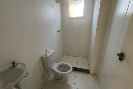 Banheiro de apartamento para alugar com 2 quartos, 75m² em Jardim Gramacho, Duque de Caxias