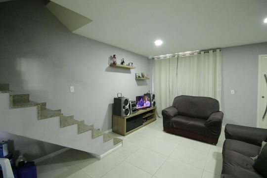 Sala de casa à venda com 3 quartos, 270m² em Jacarepaguá, Rio de Janeiro