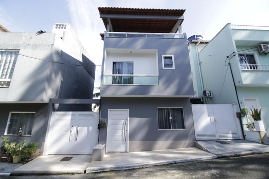 Fachada de casa à venda com 3 quartos, 270m² em Jacarepaguá, Rio de Janeiro