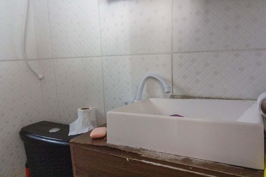 Banheiro de apartamento para alugar com 2 quartos, 55m² em Parque Cecap, Guarulhos