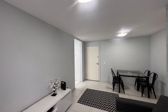 Sala de apartamento para alugar com 2 quartos, 69m² em Barra Olímpica, Rio de Janeiro