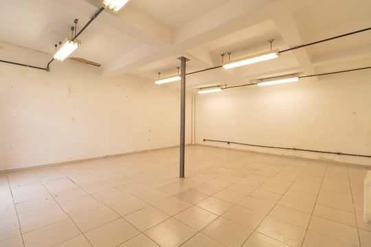 Garagem de casa à venda com 2 quartos, 120m² em Vila Mariana, São Paulo