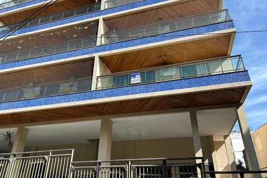 Fachada + placa de apartamento à venda com 3 quartos, 89m² em Vila Valqueire, Rio de Janeiro