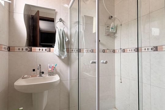 Banheiro do Escritório de casa de condomínio à venda com 3 quartos, 111m² em Jardim Colonial, Jundiaí