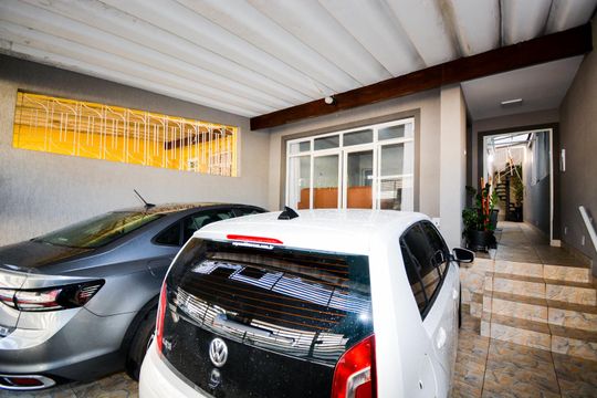 Garagem de casa à venda com 2 quartos, 132m² em Vila Endres, Guarulhos