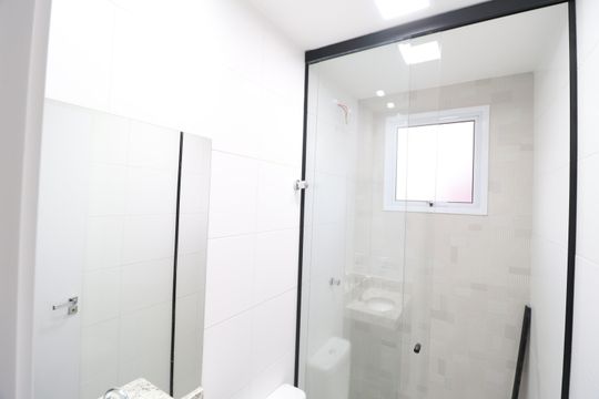Banheiro Social de apartamento para alugar com 2 quartos, 60m² em Segismundo Pereira, Uberlândia