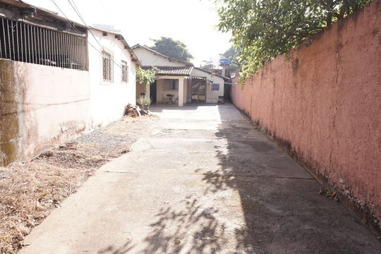 Casa à venda com 4 quartos, 438m² em Cidade Jardim, Goiânia