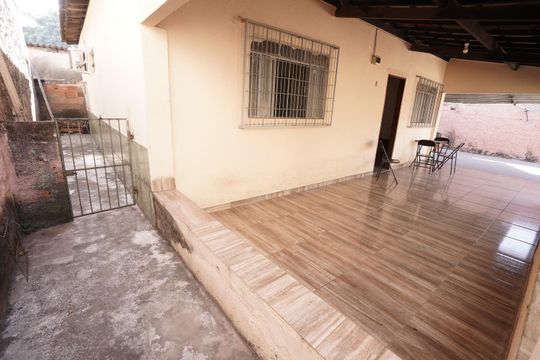 Casa à venda com 4 quartos, 438m² em Cidade Jardim, Goiânia