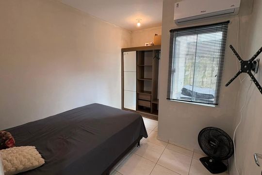 Quarto de casa para alugar com 1 quarto, 60m² em Aririu, Palhoça
