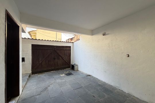 Garagem de casa à venda com 3 quartos, 140m² em Taquara, Rio de Janeiro