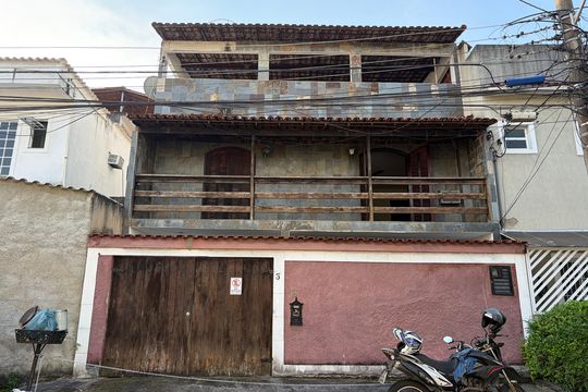 Fachada de casa à venda com 3 quartos, 140m² em Taquara, Rio de Janeiro