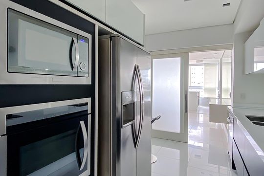 Cozinha de apartamento para alugar com 2 quartos, 178m² em Barra Funda, São Paulo