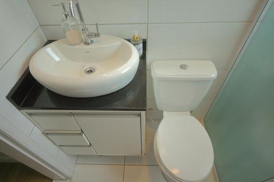 Banheiro  de apartamento à venda com 2 quartos, 60m² em Nova Petrópolis, São Bernardo do Campo