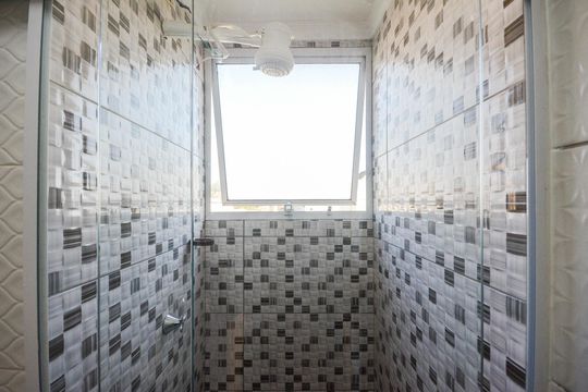 Banheiro social de apartamento à venda com 2 quartos, 40m² em Parque Nações Unidas, São Paulo