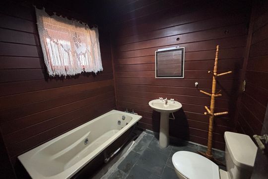 Banheiro suíte  de casa para alugar com 5 quartos, 173m² em Santana, Ribeirão Pires