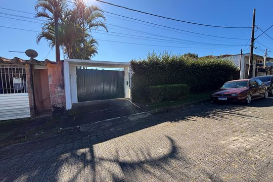 Fachada  de casa para alugar com 5 quartos, 173m² em Santana, Ribeirão Pires