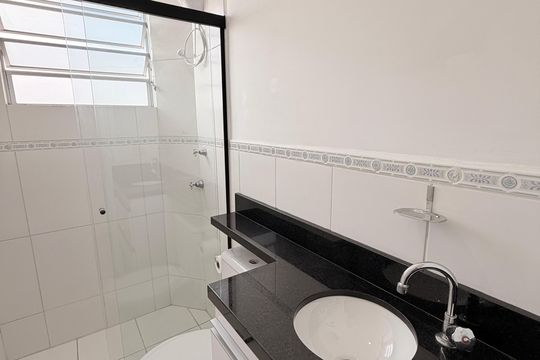 Banheiro da Suíte de apartamento para alugar com 2 quartos, 53m² em Vila Bella Piazza , Jundiaí