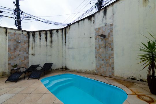 Piscina de casa à venda com 6 quartos, 340m² em Vila Rosalia, Guarulhos